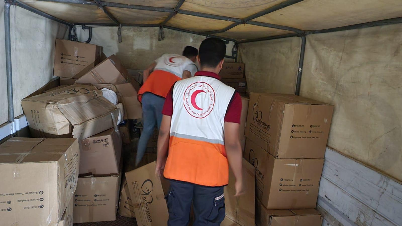 الهلال الأحمر يجهز دفعة ثانية من المساعدات الإغاثية العاجلة لـ غزة 3