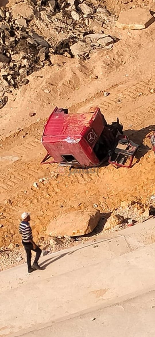 سقوط سيارة من أعلى الدائري