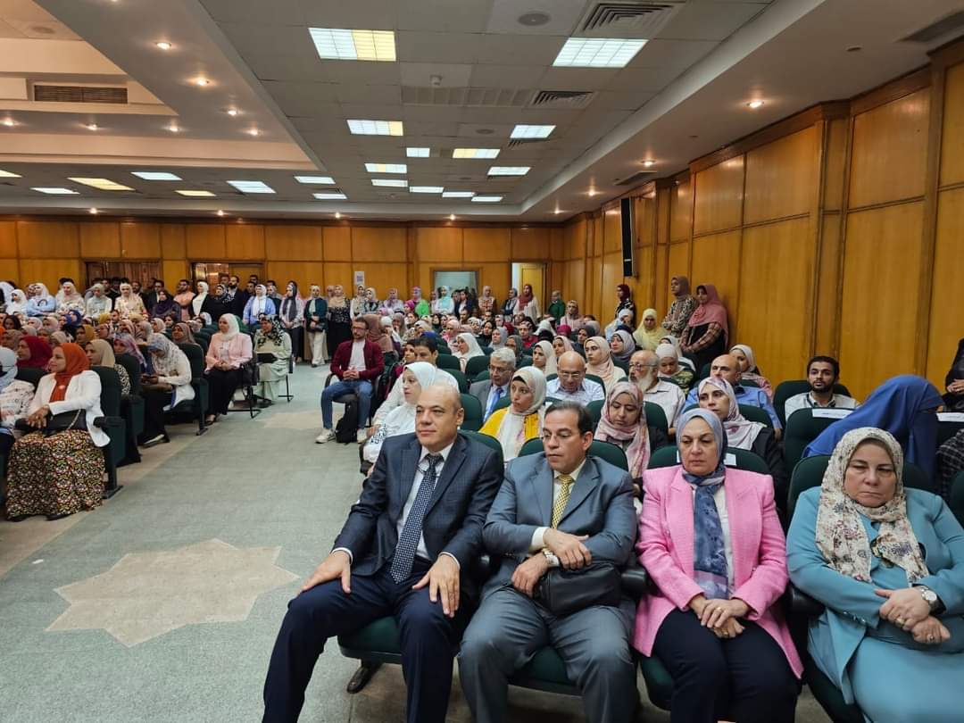 جانب من الحضور على هامش الافتتاح