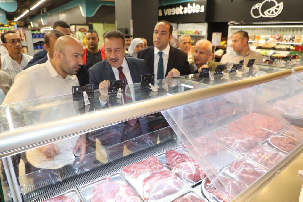 محافظ المنوفية يتفقد المنافذ التجارية