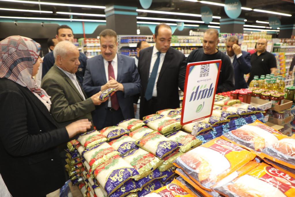 محافظ المنوفية يتفقد المنافذ التجارية