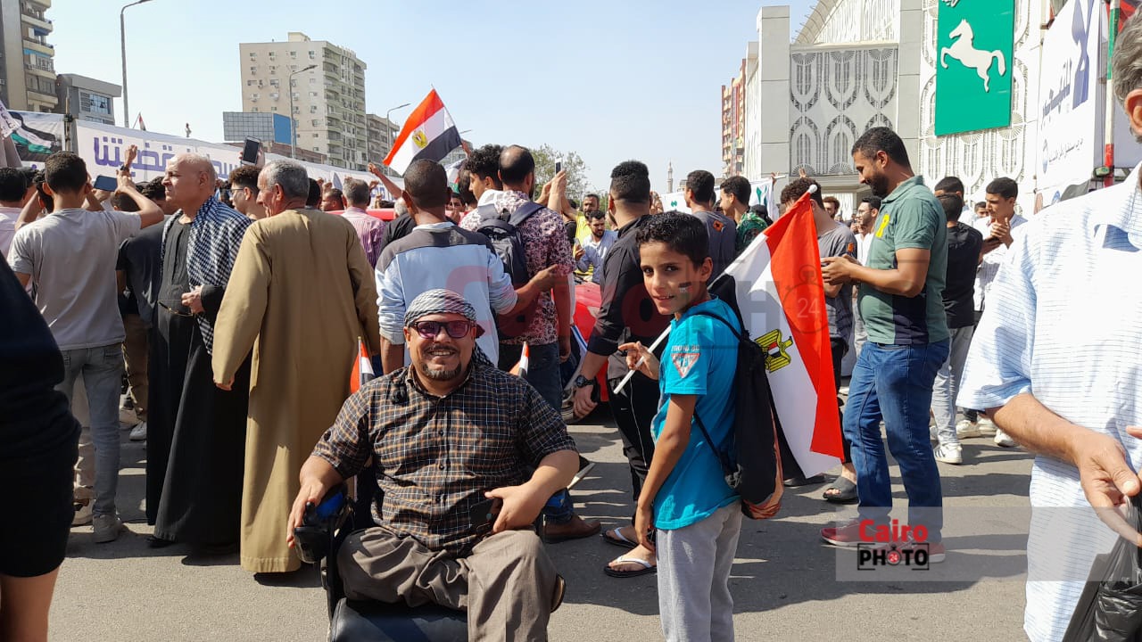 مواطن من ذوي الهمم يشارك بمسيرات الدعم للقضية الفلسطينية 