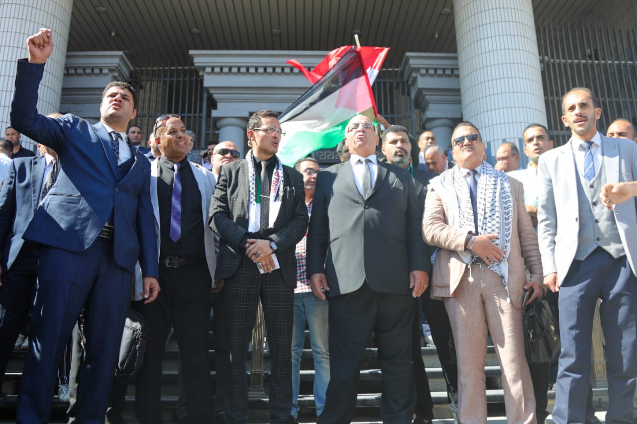 محامو الإسكندرية ينظمون وقفة احتجاجية دعما للشعب الفلسطيني