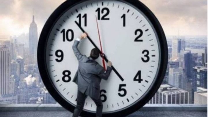 ضبط الساعة تلقائي
