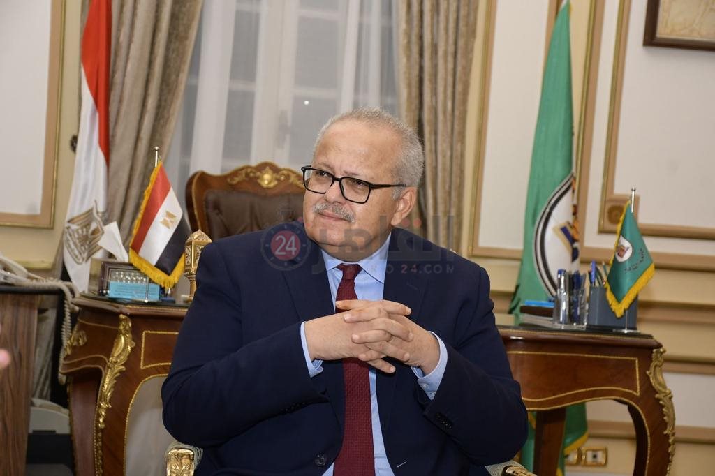 الدكتور عثمان الحشت ومحرر القاهرة 24