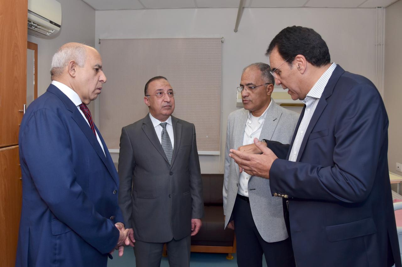 محافظ الإسكندرية يزور مستشفى أيادي المستقبل