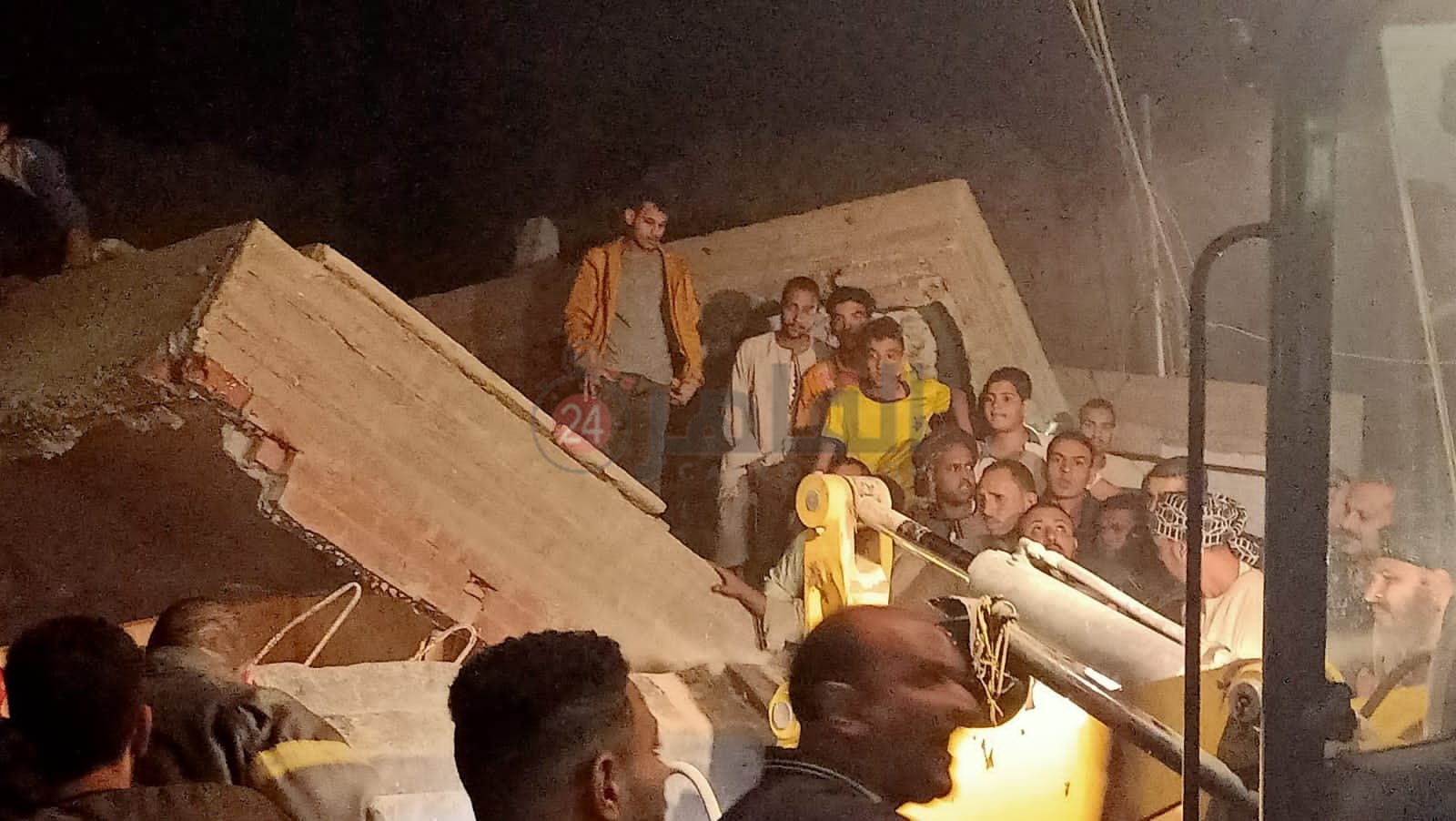 انهيار منزل مكون من 3 طوابق بأسيوط 