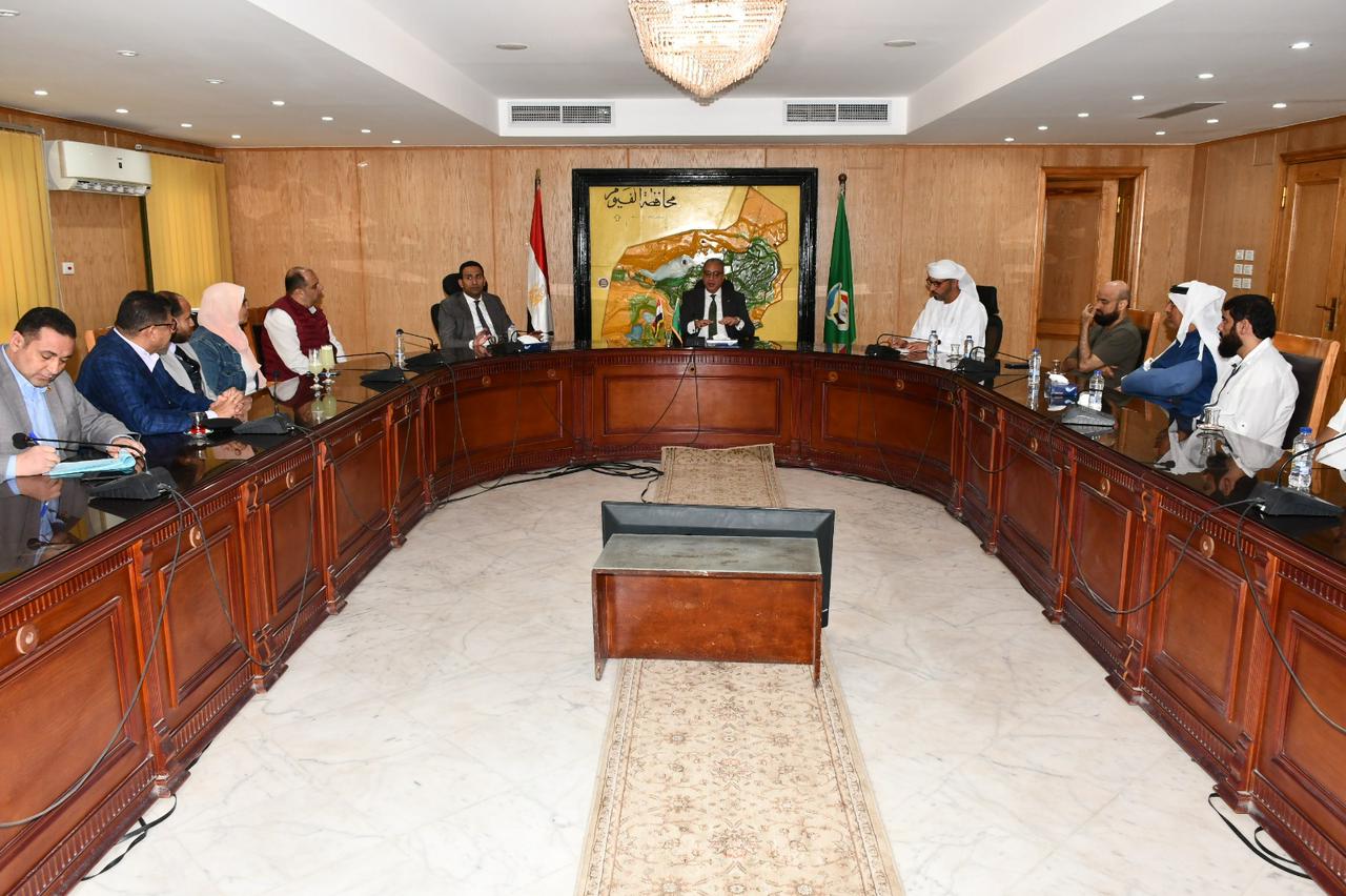 محافظ الفيوم يستقبل ممثلي 