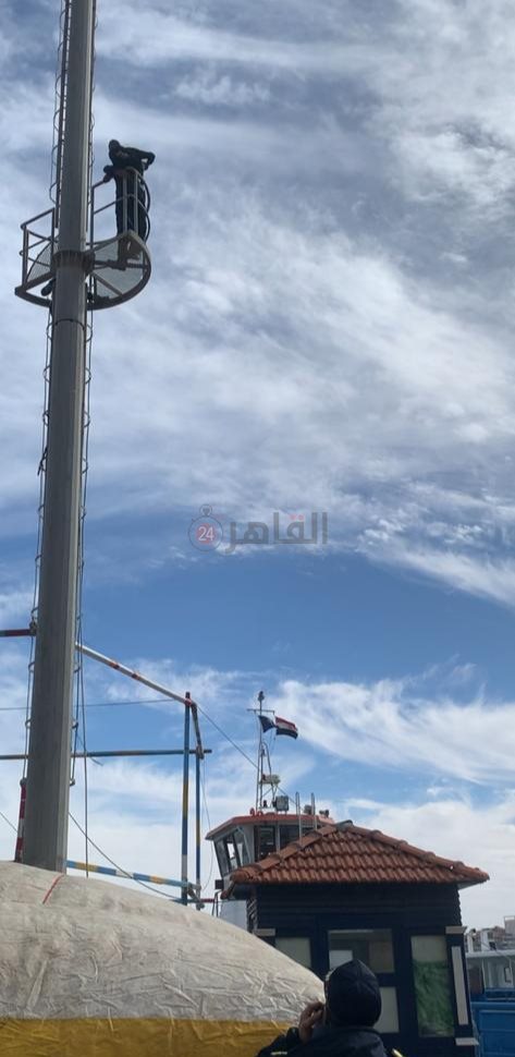 شخص يحاول إنهاء حياته من أعلي برج مراقبة ببورسعيد 1