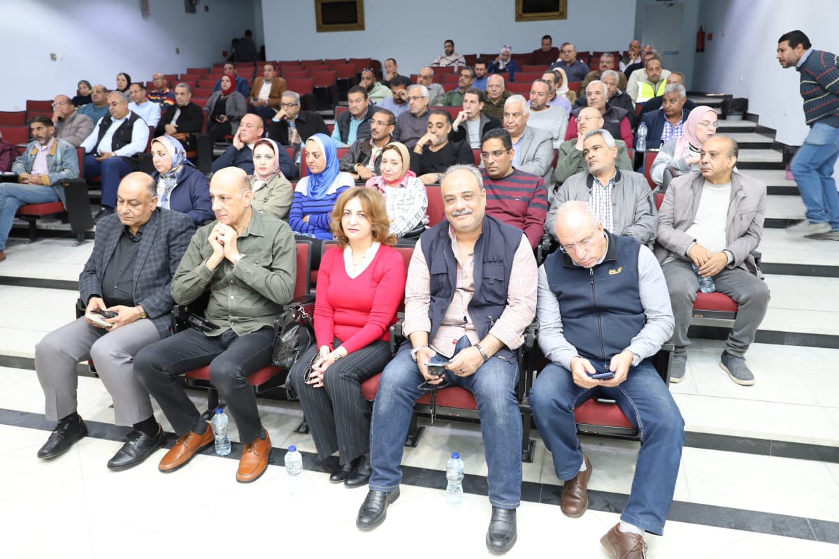 اجتماع العاملون في شركة الصرف الصحي بالإسكندرية