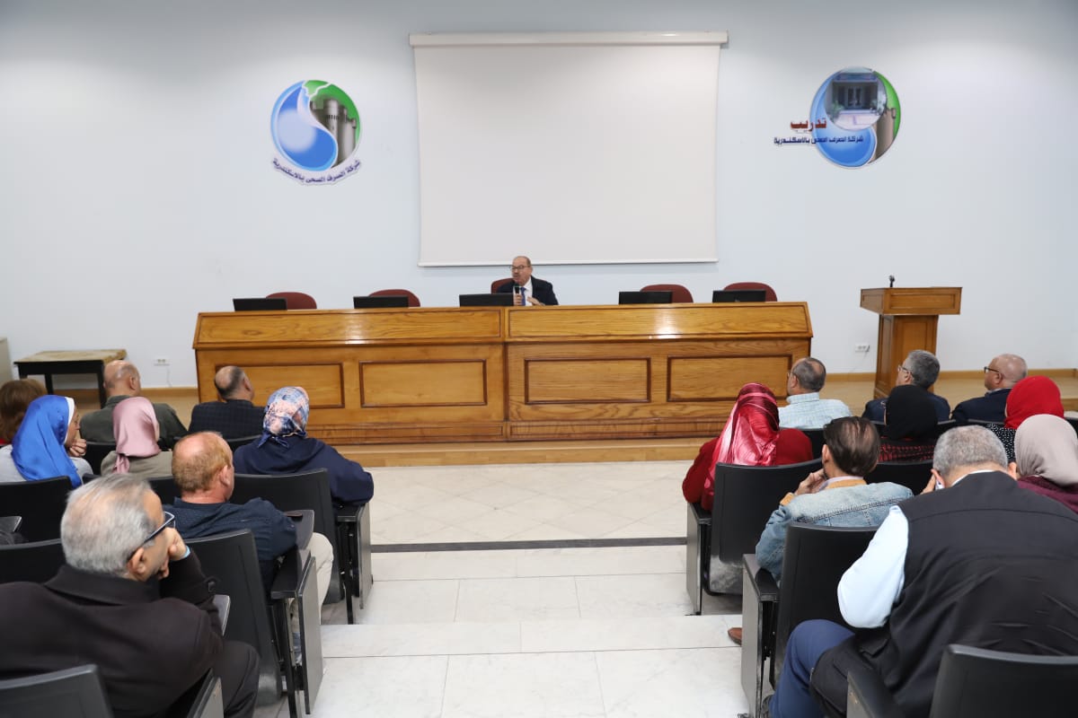 اجتماع العاملون في شركة الصرف الصحي بالإسكندرية