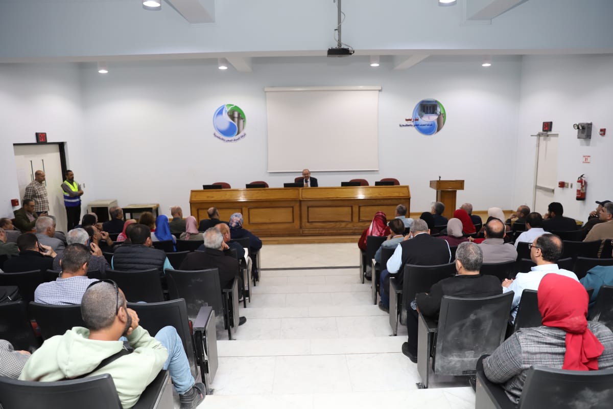 اجتماع العاملون في شركة الصرف الصحي بالإسكندرية