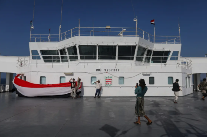 الحوثيون يحولون السفينة جالاكسي ليدر لمزار سياحي 1