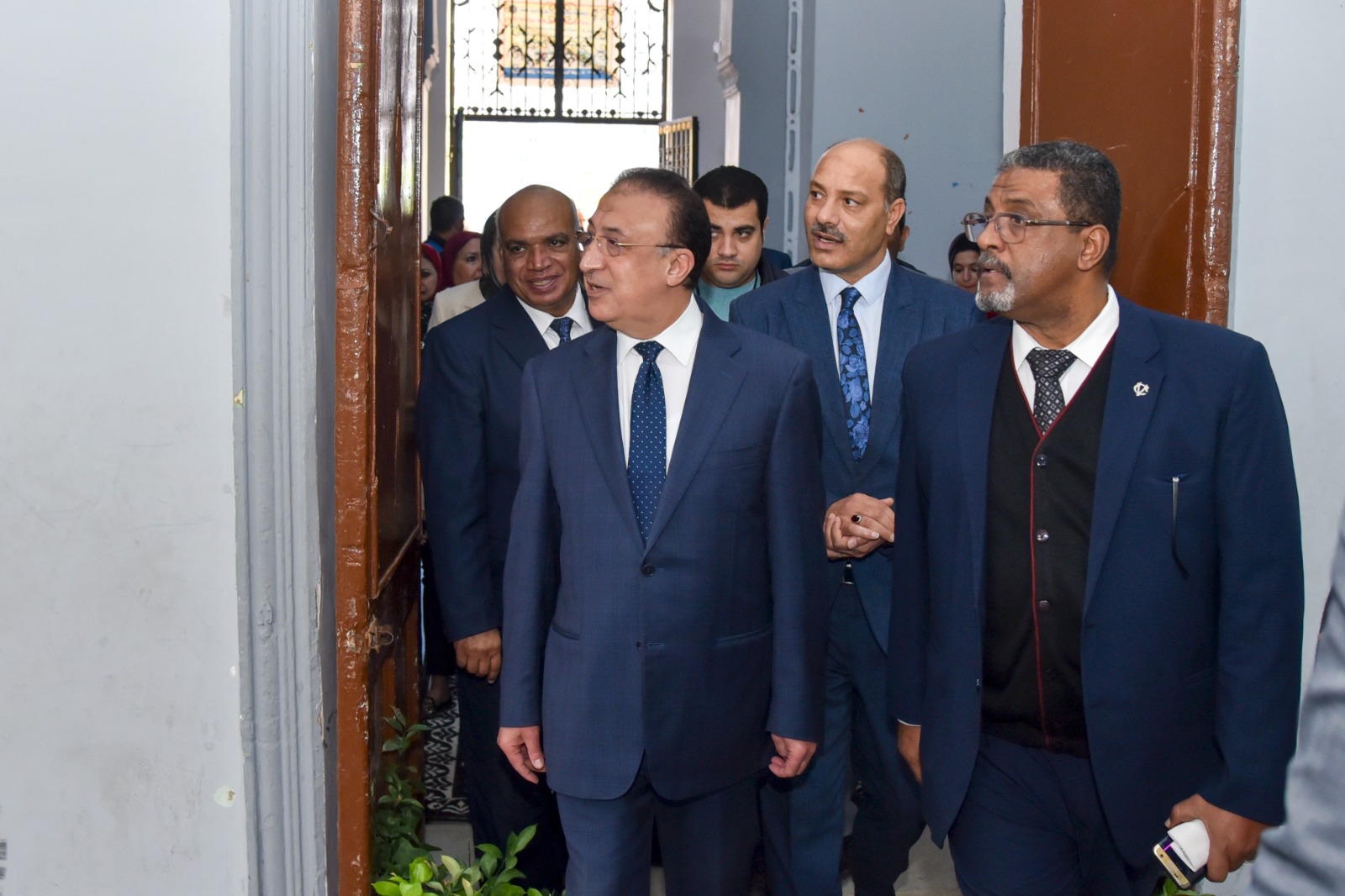 محافظ الإسكندرية يطمئن على جاهزية اللجان العامة للانتخابات الرئاسية 2024