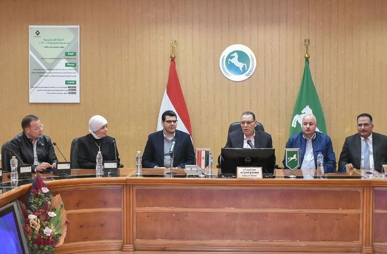 اجتماع محافظ الشرقية بالرائدات الريفيات 01