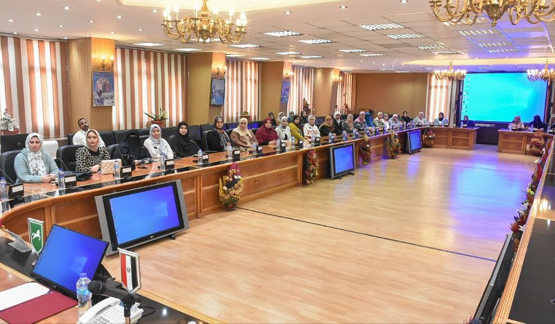 اجتماع محافظ الشرقية بالرائدات الريفيات 02