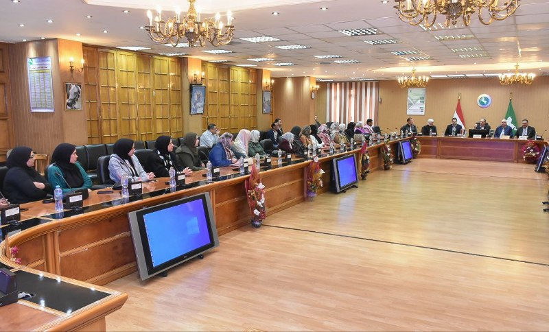 اجتماع محافظ الشرقية بالرائدات الريفيات 04