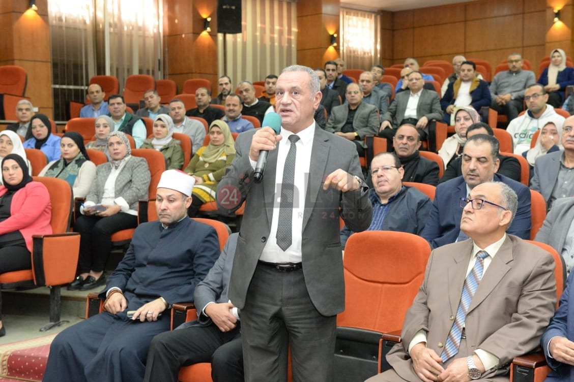 محافظ الدقهلية خلال اجتماعه بالمجلس التنفيذي