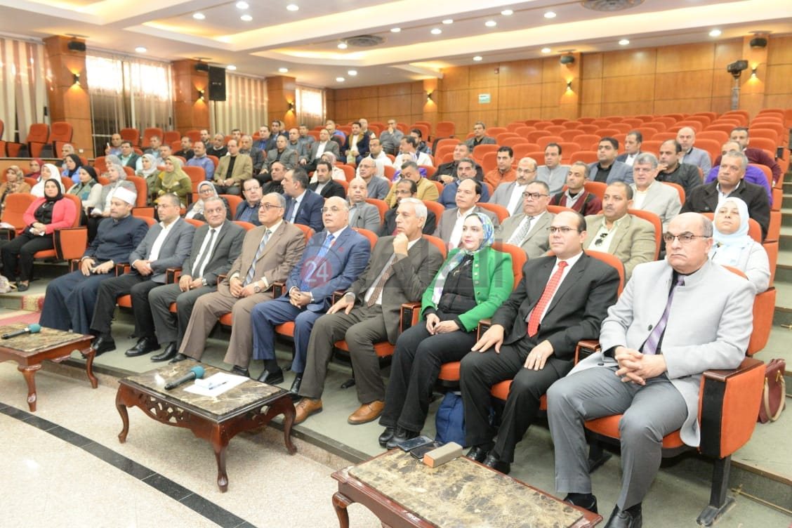 محافظ الدقهلية خلال اجتماعه بالمجلس التنفيذي