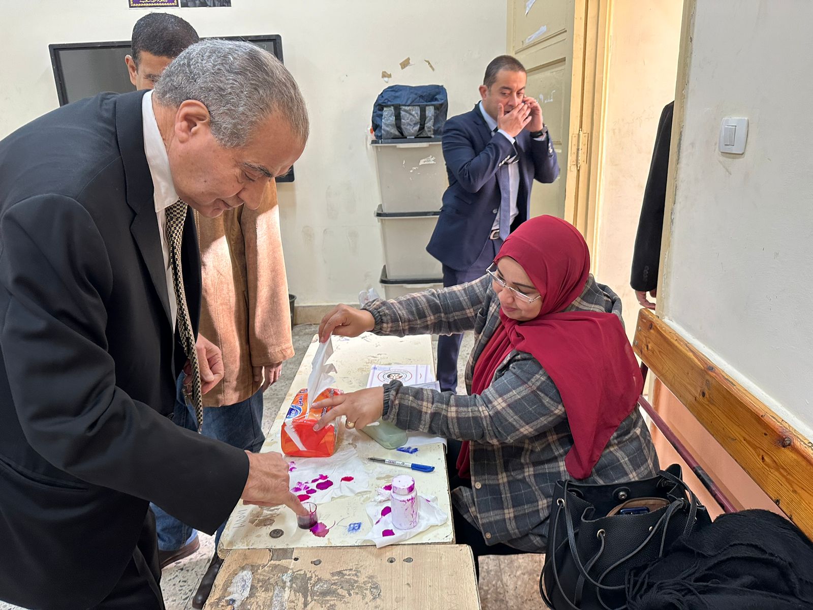 وزير التموين يدلي بصوته في الانتخابات الرئاسية (9)