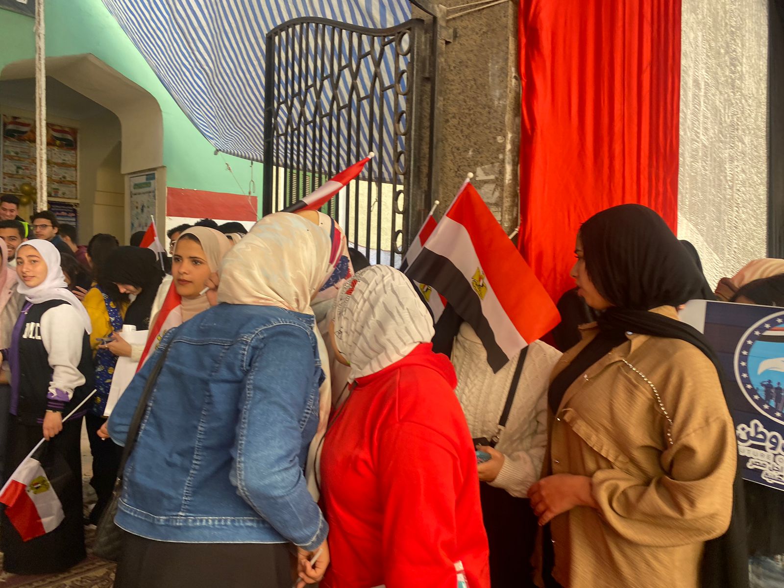 ممرات شرفية للناخبين أمام اللجان بالدقهلية (3)