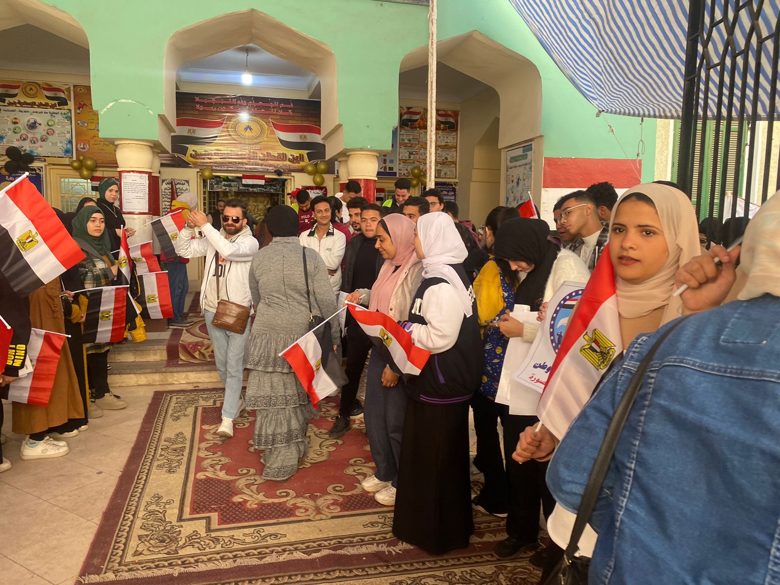 ممرات شرفية للناخبين أمام اللجان بالدقهلية (4)