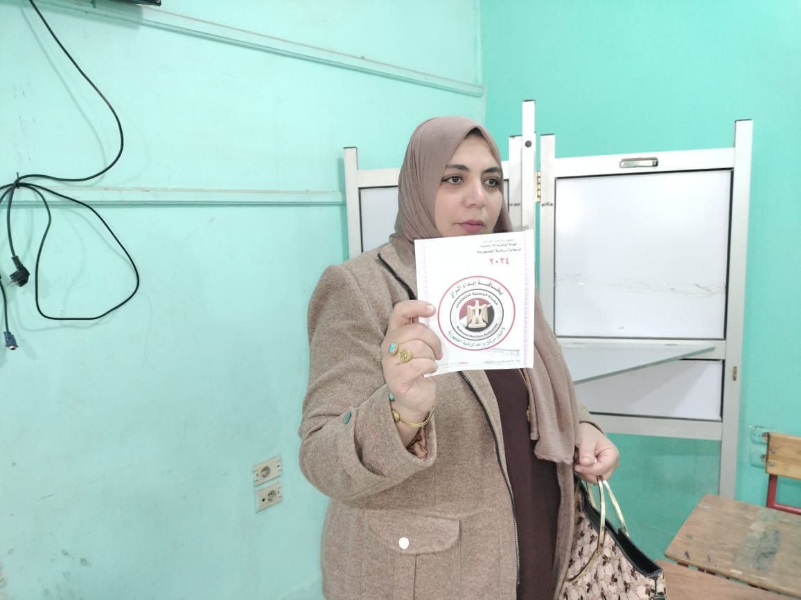 أمل سليمان اول مأذونة في مصر 03