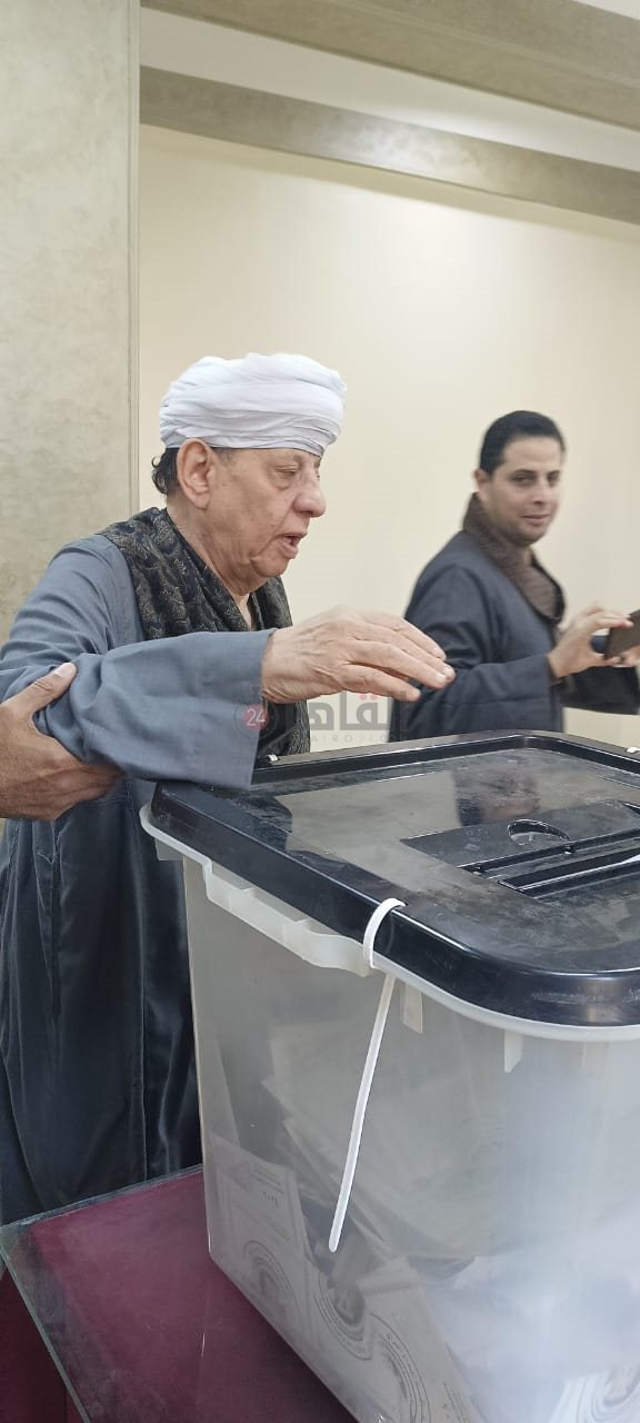 الشيخ ياسين التهامي يدلي بصوته في الانتخابات الرئاسية بلجنة الوافدين بأسيوط