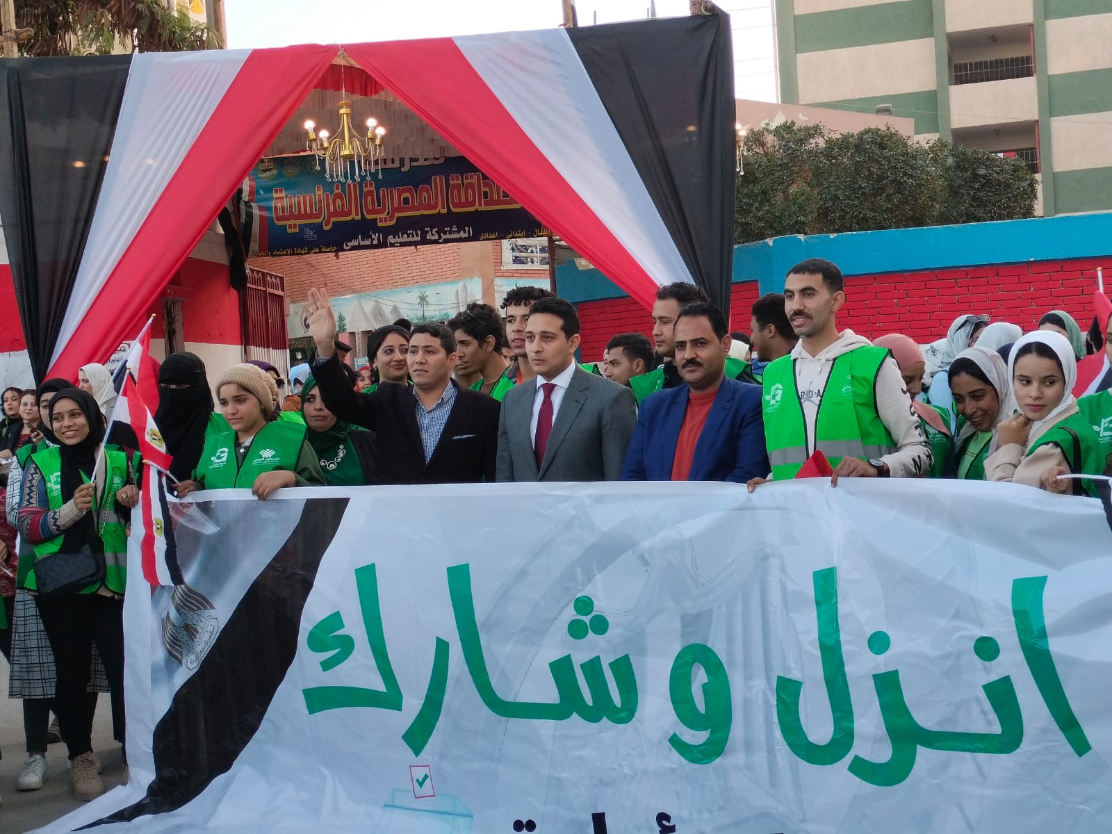 معاون محافظ الفيوم يتقدم مسيرة حاشدة لخريجي الأكاديمية الوطنية للتدريب بالفيوم