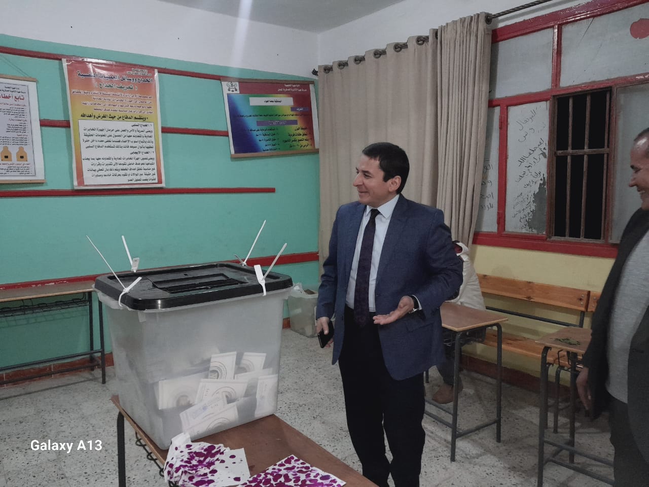 المستشارين أثناء التصويت 03