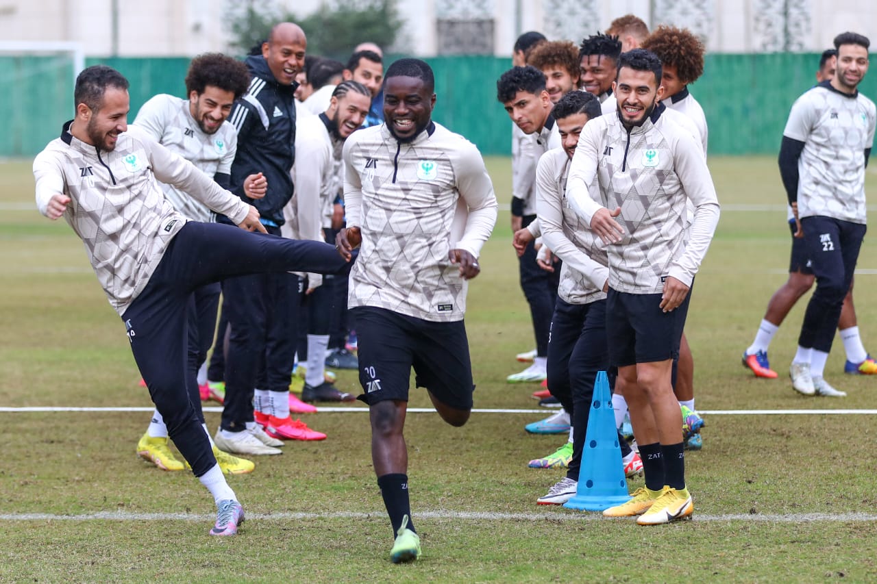 المصري يحتفل بعيد ميلاد إيزي ايميكا 