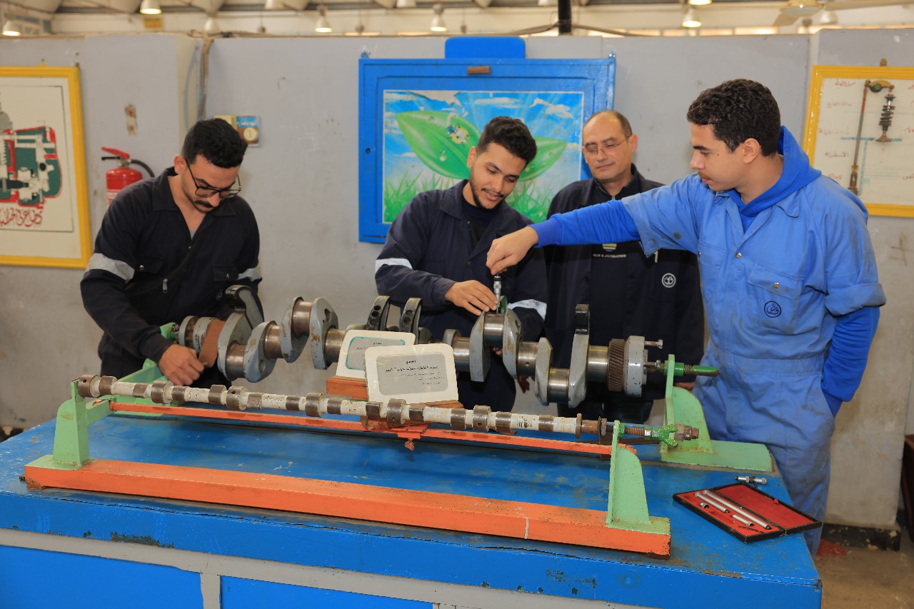الفريق أسامة ربيع يتفقد مركز التدريب الفني التابع لهيئة قناة السويس، بمحافظة بورسعيد