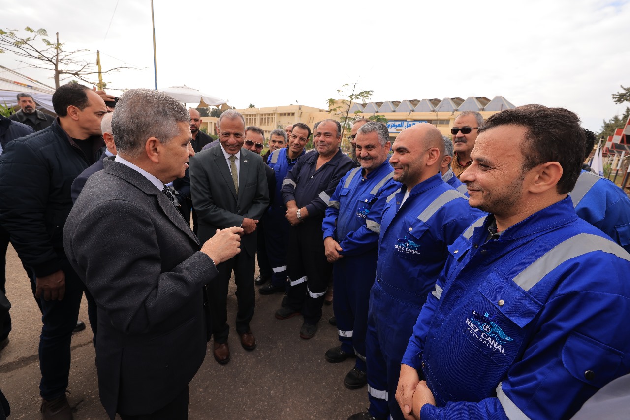 الفريق أسامة ربيع يتفقد مركز التدريب الفني التابع لهيئة قناة السويس، بمحافظة بورسعيد
