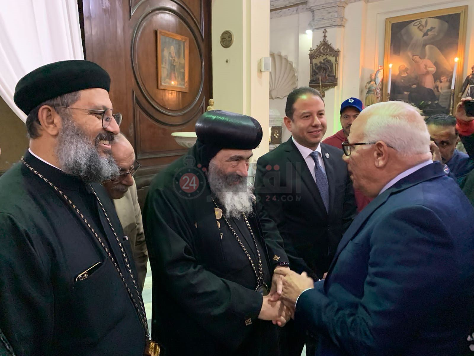 محافظ بورسعيد يزور عدد من الكنائس ويهنئ الكاثوليك بعيد الميلاد المجيد