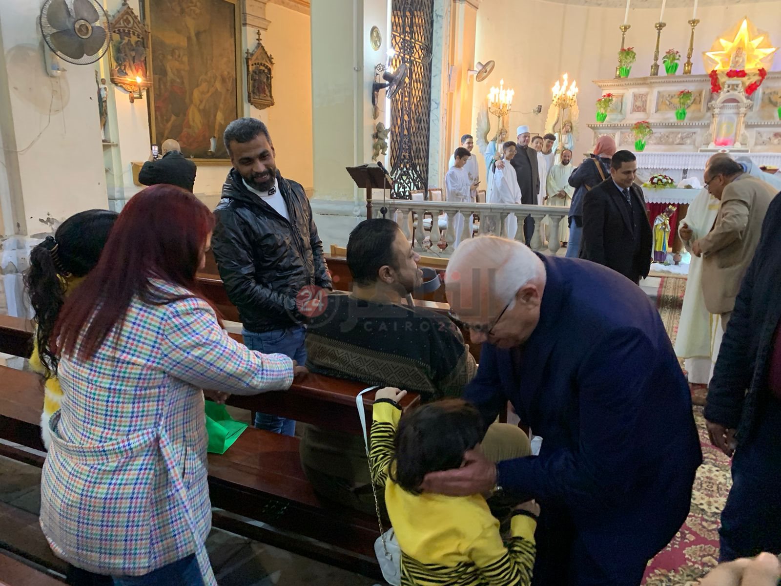 محافظ بورسعيد يزور عدد من الكنائس ويهنئ الكاثوليك بعيد الميلاد المجيد