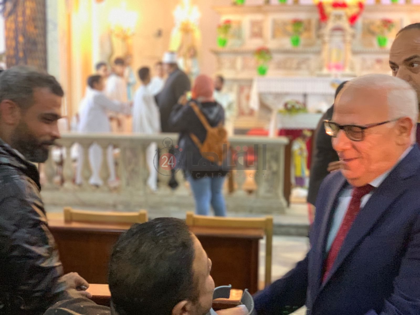 محافظ بورسعيد يزور عدد من الكنائس ويهنئ الكاثوليك بعيد الميلاد المجيد