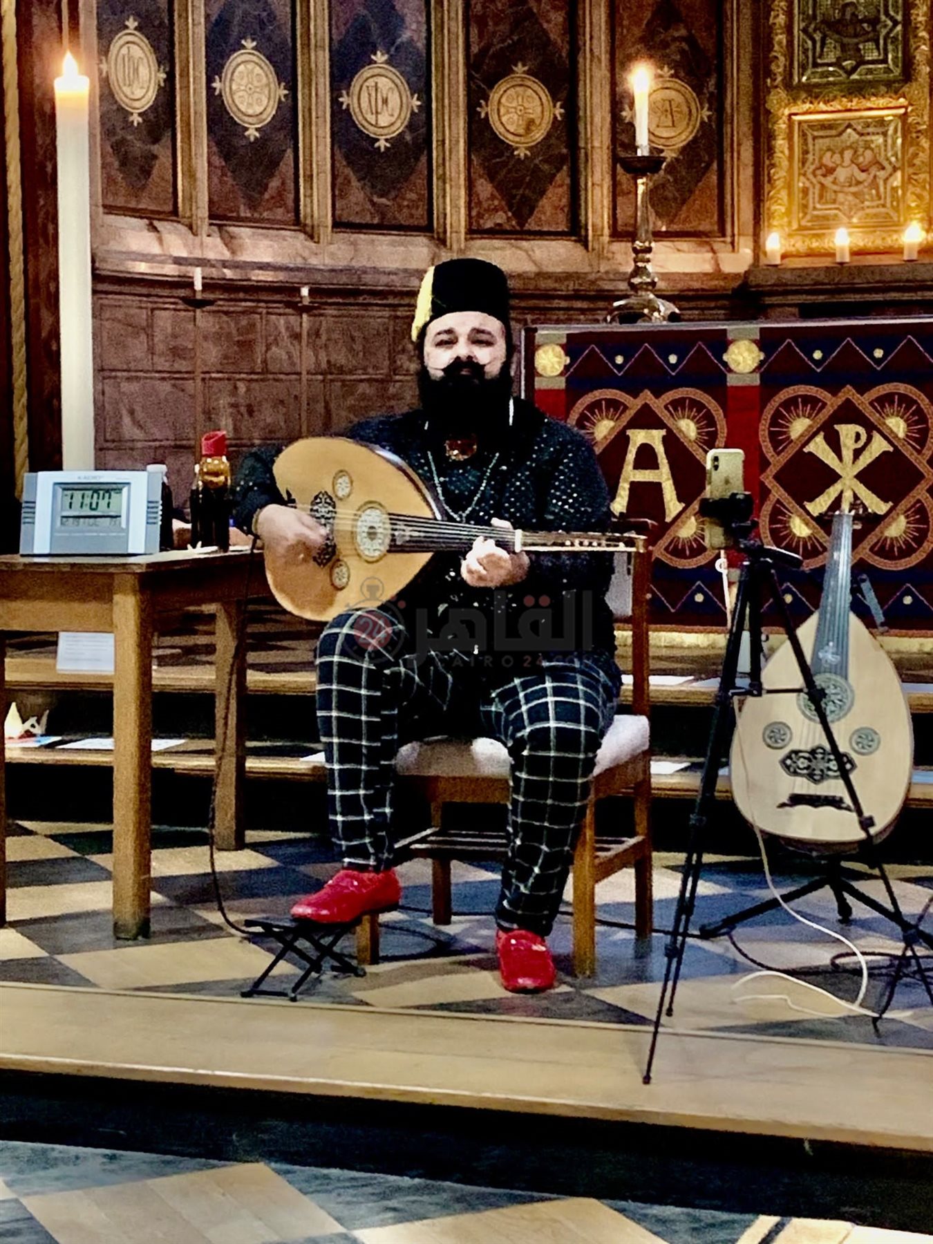 مصري يحطم الرقم القياسي في عزف العود