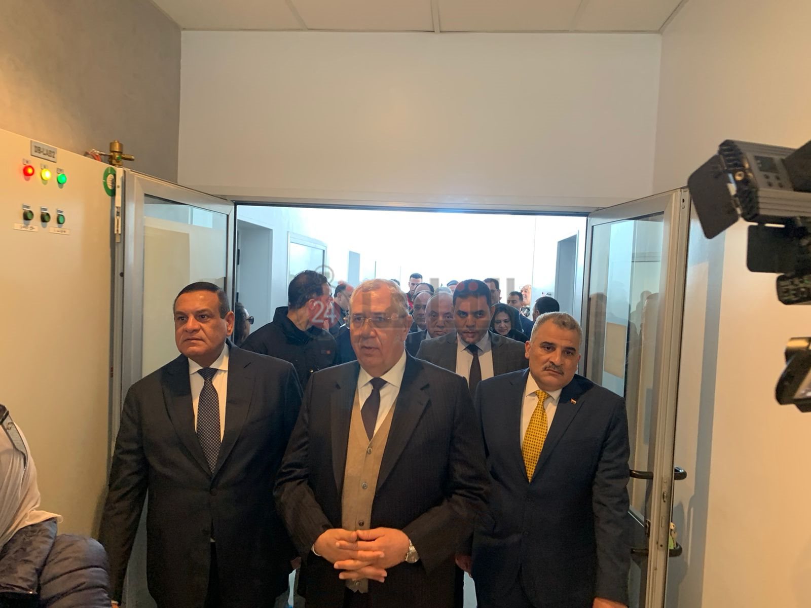 وزير التنمية المحلية يتفقد مصنعا لتفريخ الأسماك ببورسعيد 