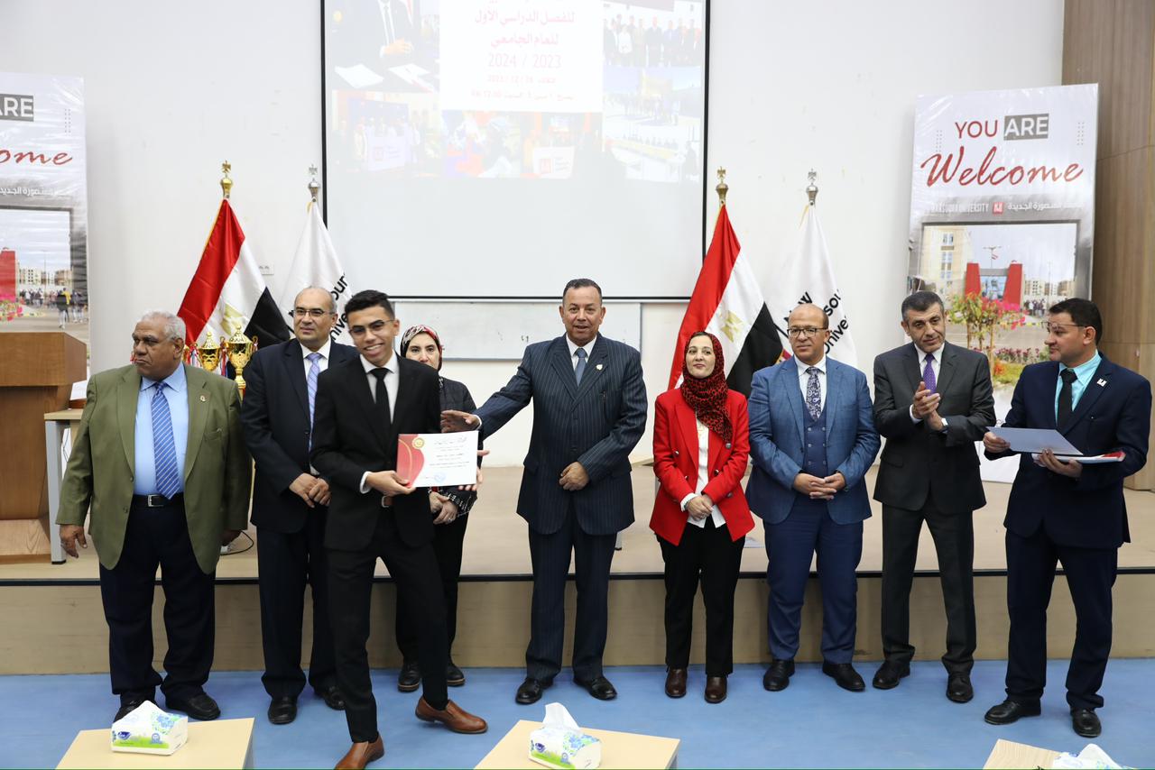 رئيس جامعة المنصورة الجديدة يشهد حفل ختام الأنشطة الطلابية  