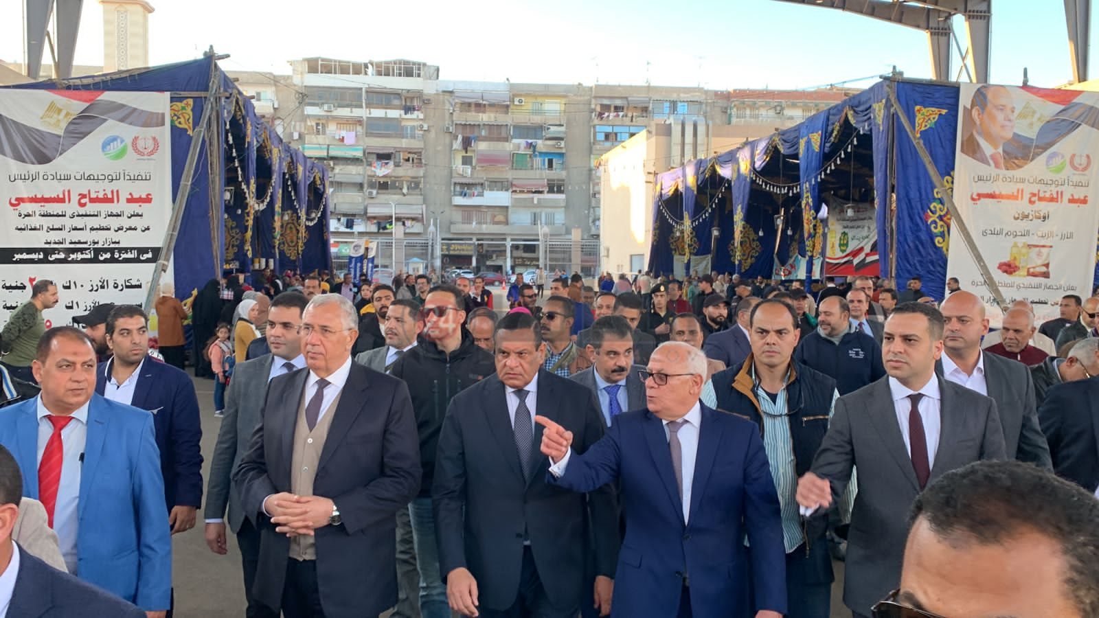 وزير التنمية المحلية يتفقد معرض للمنتجات الغذائية ببورسعيد 