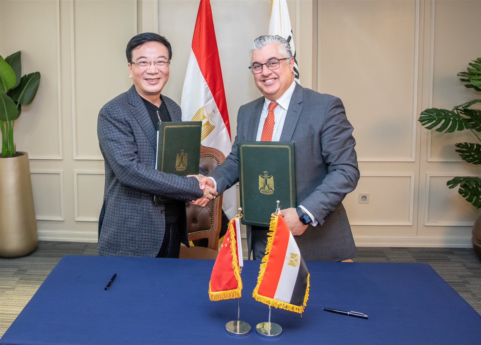 توقع عقد مشروع شركة هينيواى الصينية في منطقة القنطرة غرب الصناعية