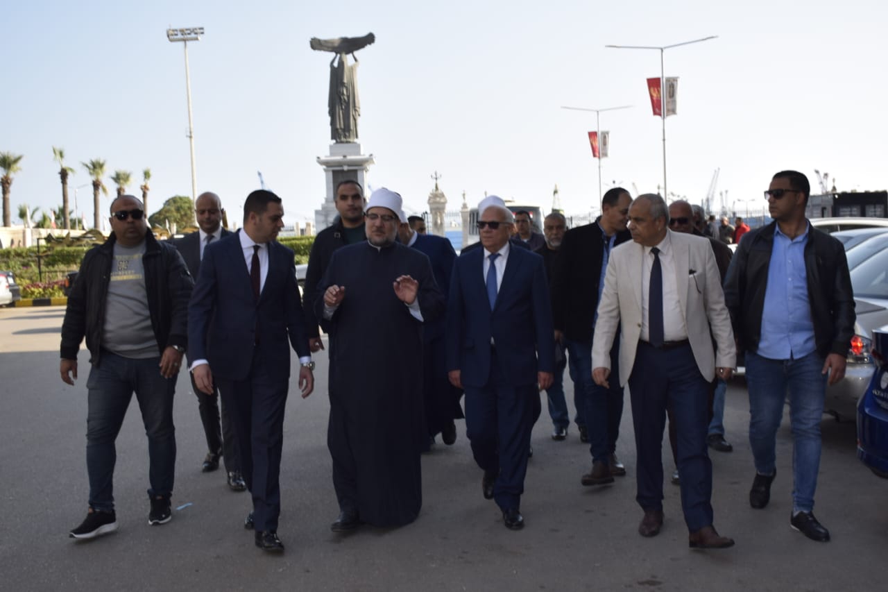 وزير الأوقاف ومفتي الجمهورية ومحافظ بورسعيد يتفقدون ساحة مصر والممشى السياحى الجديد