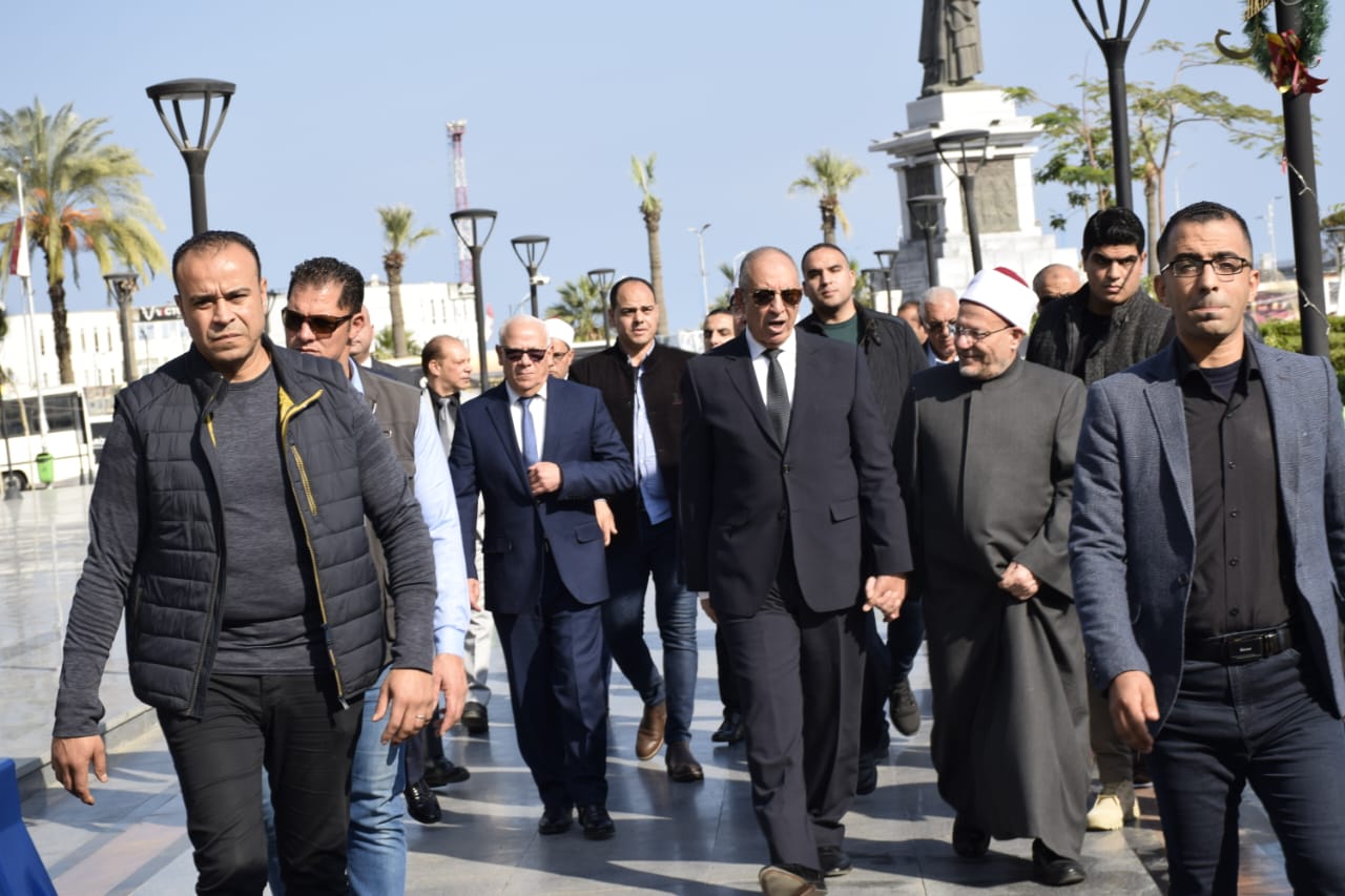 وزير الأوقاف ومفتي الجمهورية ومحافظ بورسعيد يتفقدون ساحة مصر والممشى السياحى الجديد