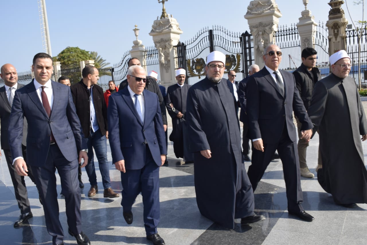 وزير الأوقاف ومفتي الجمهورية ومحافظ بورسعيد يتفقدون ساحة مصر والممشى السياحى الجديد