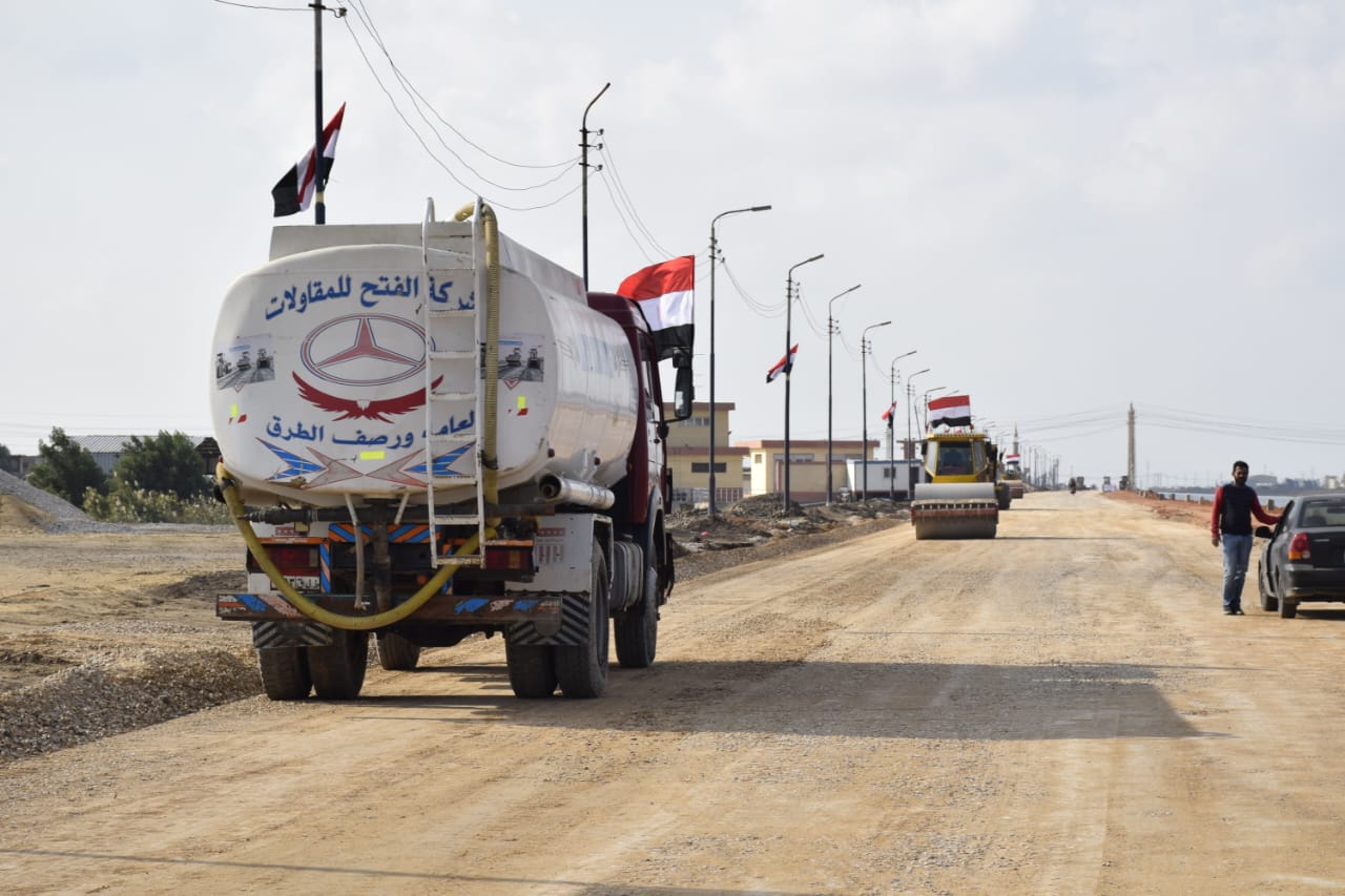 المحافظ ورئيس المركزي للتعمير يتفقدان أعمال تطوير طريق بوسعيد المنزلة