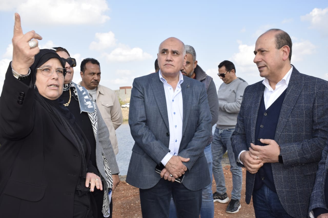 المحافظ ورئيس المركزي للتعمير يتفقدان أعمال تطوير طريق بوسعيد المنزلة