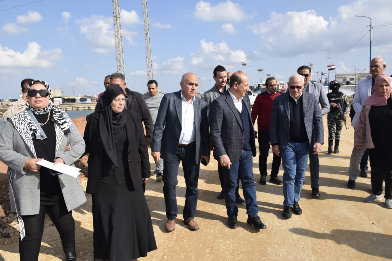 المحافظ ورئيس المركزي للتعمير يتفقدان أعمال تطوير طريق بوسعيد المنزلة