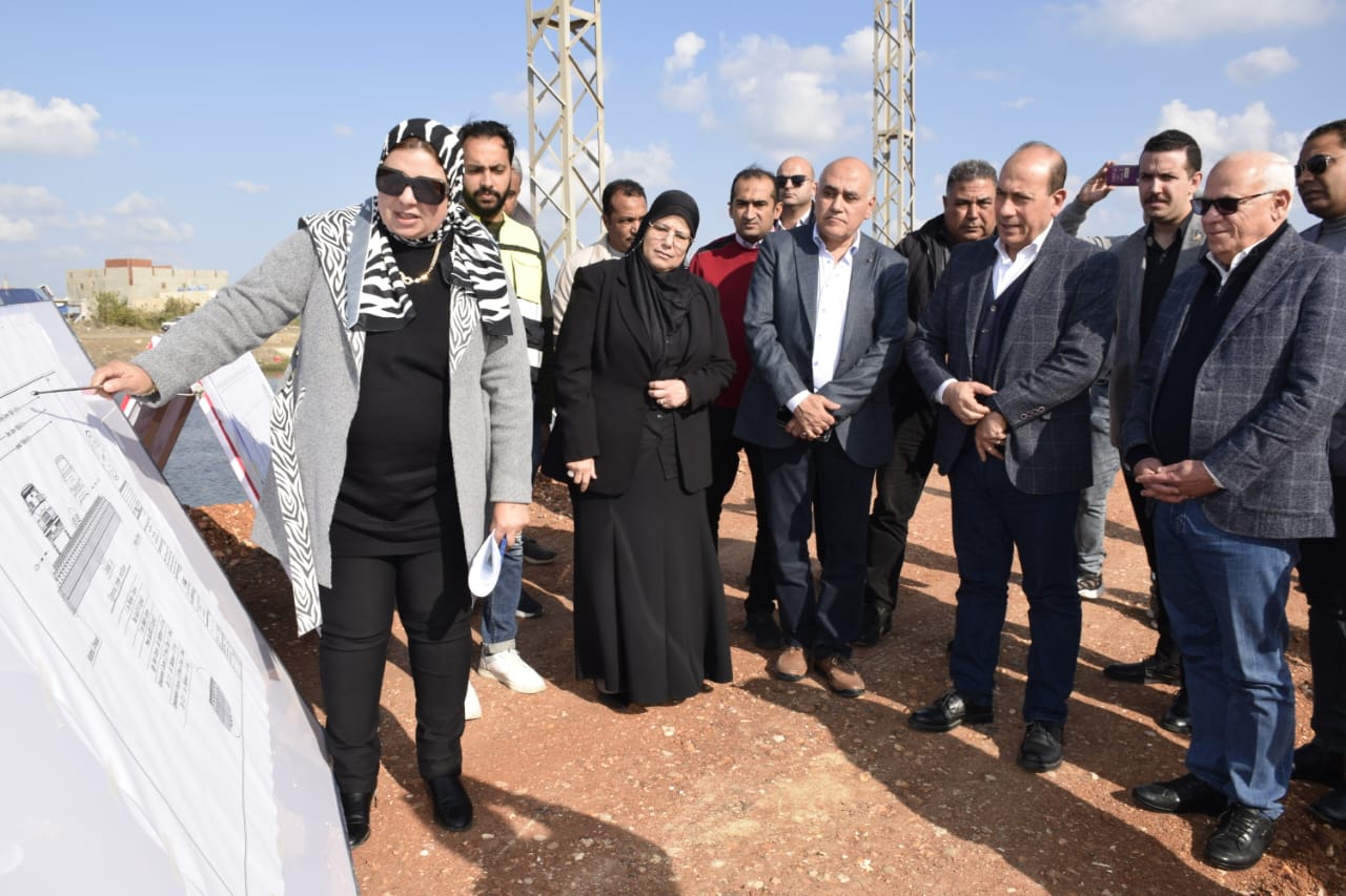 المحافظ ورئيس المركزي للتعمير يتفقدان أعمال تطوير طريق بوسعيد المنزلة