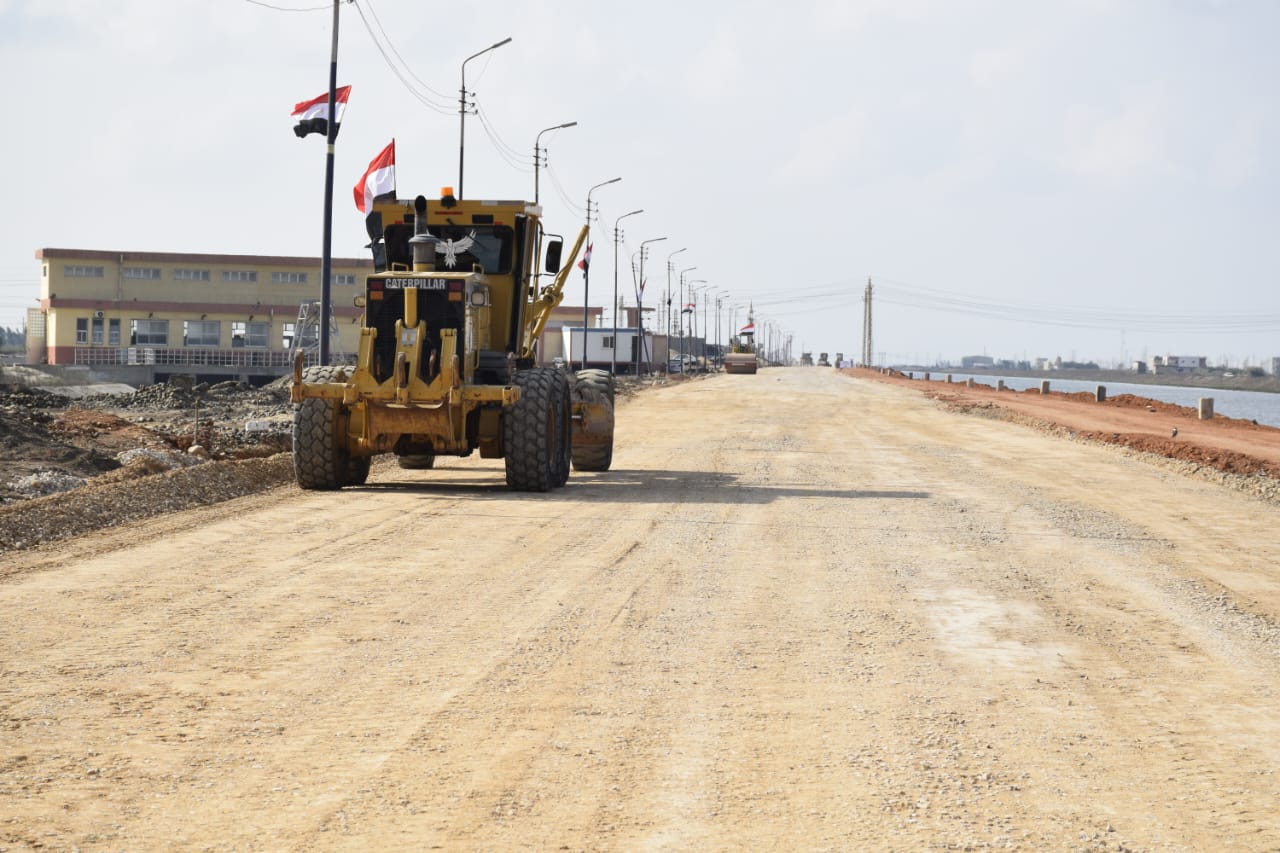 المحافظ ورئيس المركزي للتعمير يتفقدان أعمال تطوير طريق بوسعيد المنزلة