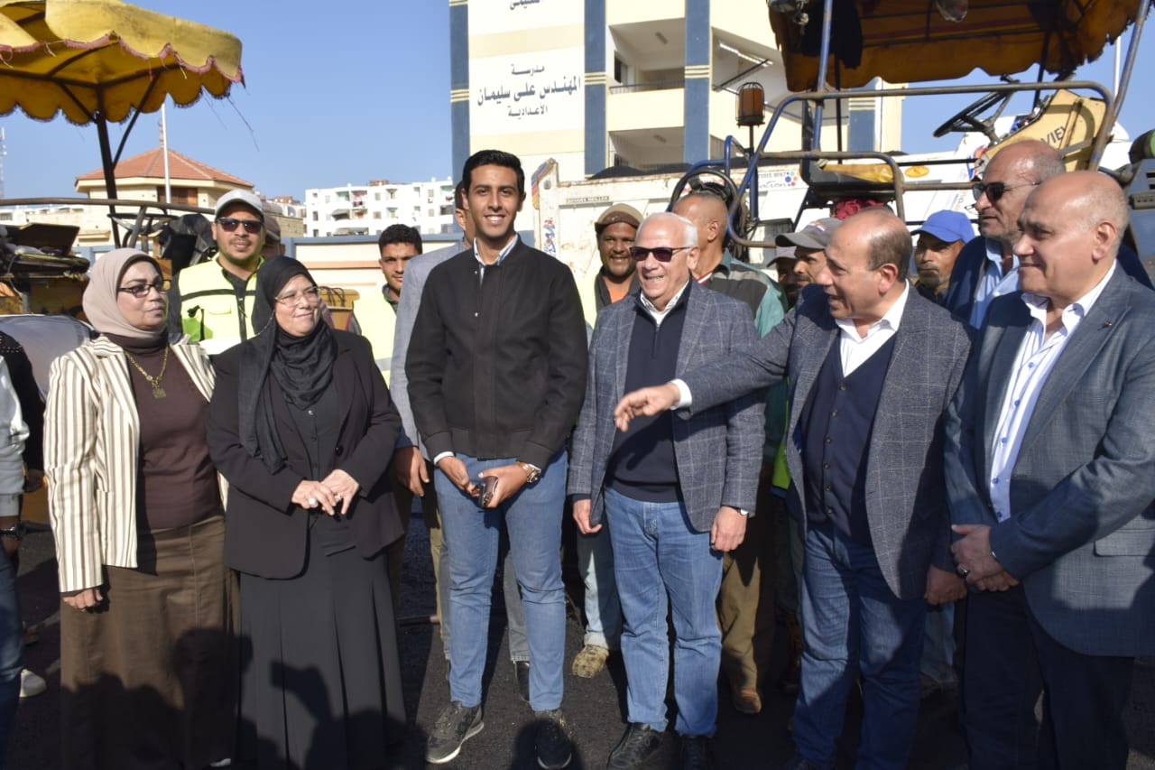 محافظ بورسعيد ورئيس المركزي للتعمير يتفقدان أعمال تطوير سوق الهنا الحضاري الجديد